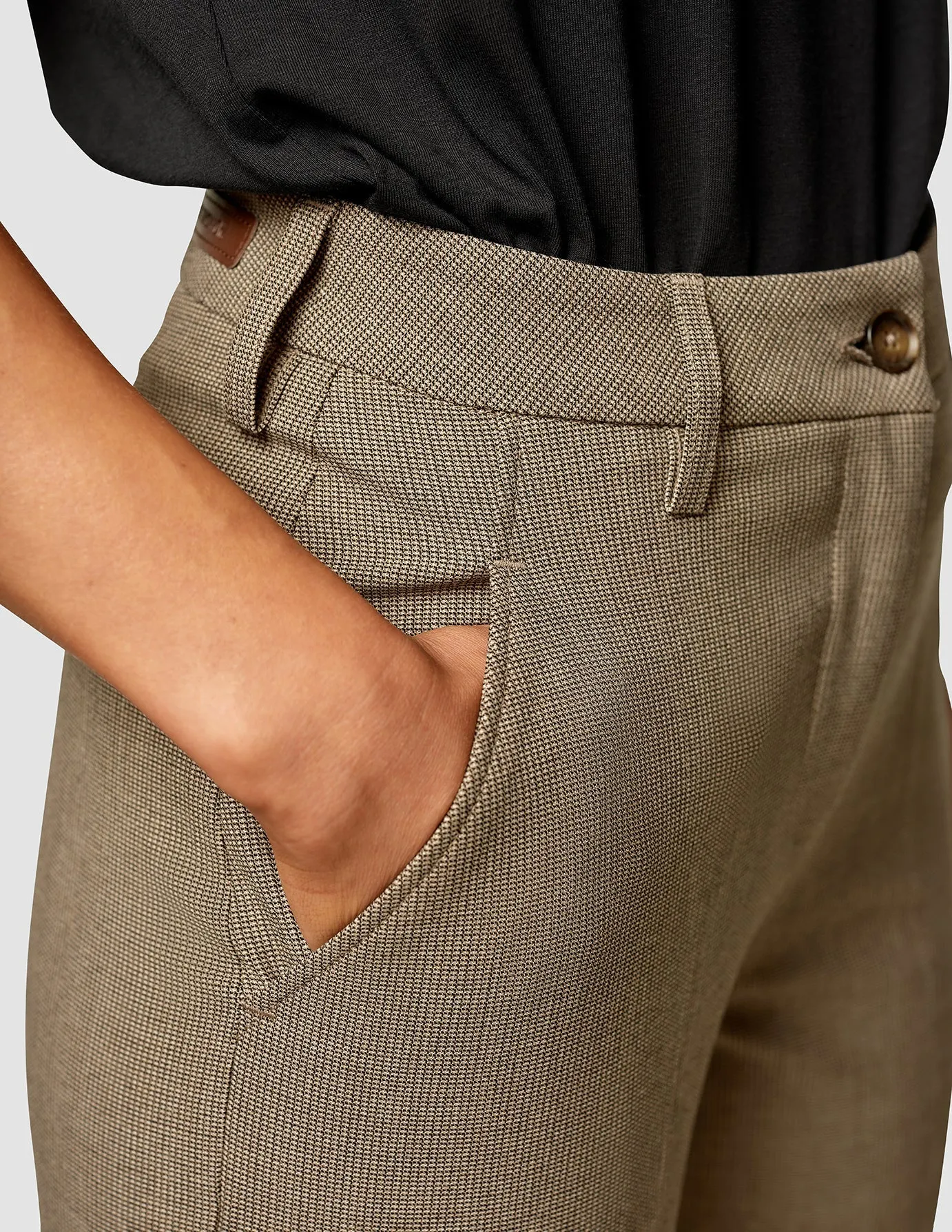 Essential Pants Tapered Latte