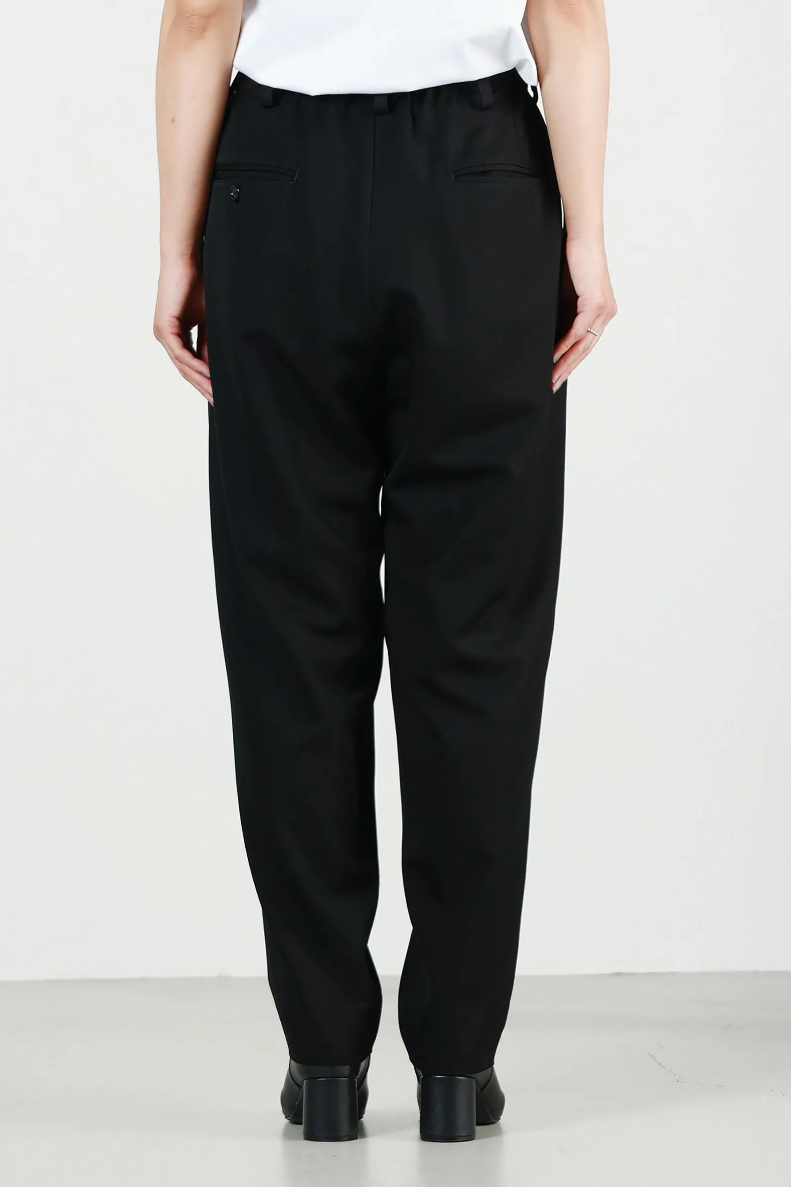 Two Tucks Tapered Pants